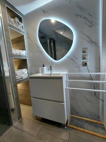 a bathroom with a sink and a mirror at Sophie's Cozy Maisonette in Mytilinioí