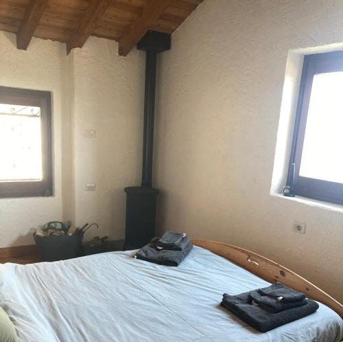 a bedroom with a bed with two towels on it at Baita LoKa-Baita panoramica tra Lago di Como e Grigna in Bellano
