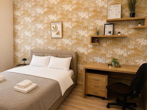 a bedroom with a bed and a desk and a chair at Studio Luxury Center in Iaşi
