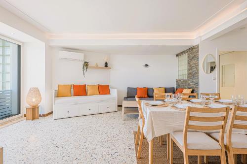 Exclusive Seafront Gem - Direct Beach Access - Terrace - Private parking - 8 people - Juan-les-Pins