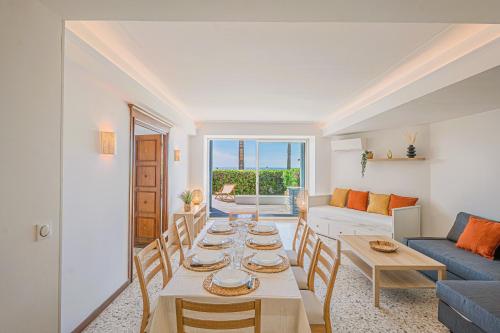 Exclusive Seafront Gem - Direct Beach Access - Terrace - Private parking - 8 people - Juan-les-Pins
