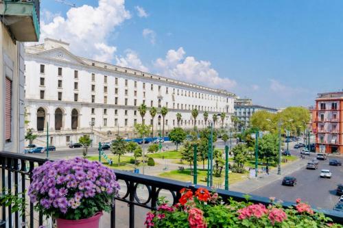 Carlo III Historic Family apartment 2 bathrooms Elevator Beautiful View Lovely Famous Square