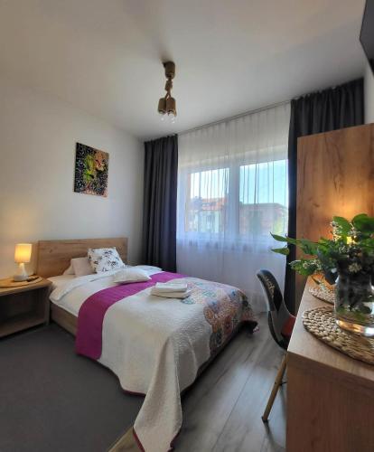 a hotel room with a bed and a window at Pokoje Gościnne U Anny in Nowy Targ