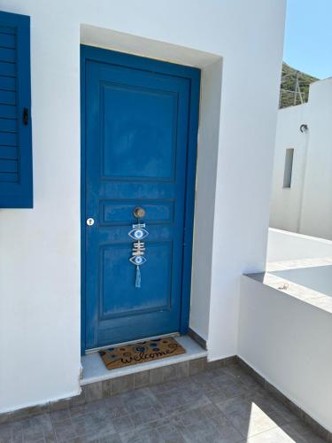 a blue door with a drain in front of it at Casa Ariadne in Náxos