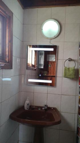 a bathroom with a sink and a mirror at Paldoa in Pichilemu