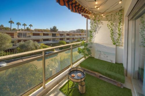 FRGK 'COPACABANA' Palm Beach Riviera Studio Terrace, Parking, AC High Speed Wi-Fi