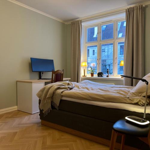 a bedroom with a bed and a window at Oslo, Classic Apartment in Oslo
