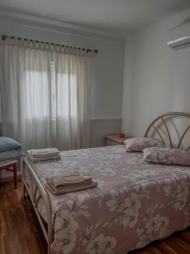 a bedroom with a bed with two towels on it at Casa do Cabeço in Proença-a-Nova