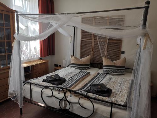 a bedroom with a bed with a canopy at Vielstubenhaus - FeWo August in Pirna