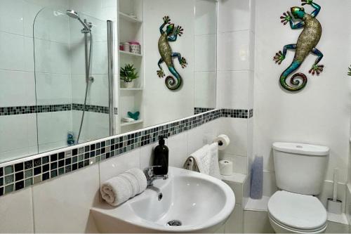 a bathroom with a sink and a toilet and a mirror at Character Bedford Apartment with Two Bedrooms in Bedford