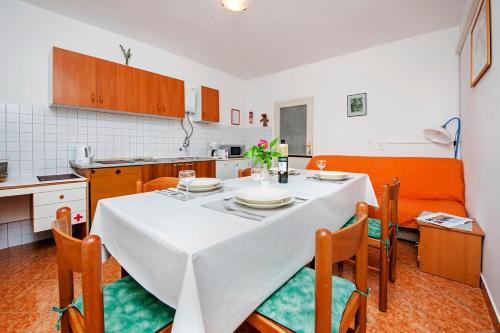 Unit 1, Sea View 2 Bedroom Apt, Free Parking