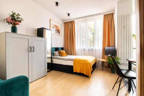 a bedroom with a bed and a desk and a chair at PiotrApartments - Central Warsaw Wilcza - Luxury Apartment - Prime Location in Warsaw