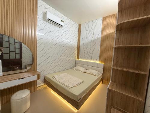 a small bedroom with a small bed in a room at SU HOUSE Huế in Hương Trà