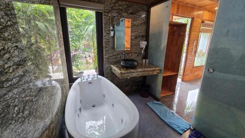 Hotel exterior and surroundings at Xuan Son Lakeside Bungalow, Xuan Son Lakeside Bungalow