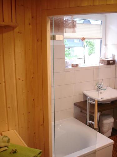 a bathroom with a shower and a sink at Pension und Ferienwohnungen Schweinsberg in Medebach