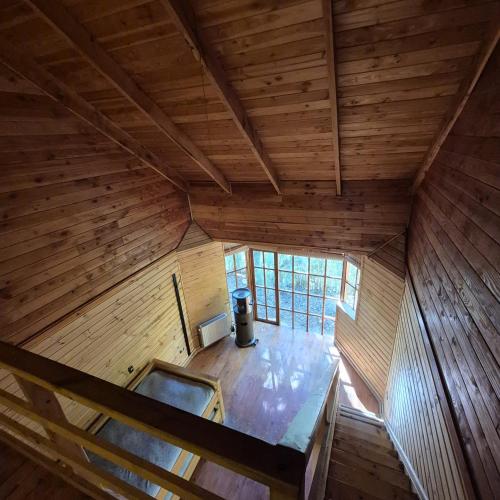 an overhead view of a room in a wooden house at Lodge De Ñuble in Las Trancas