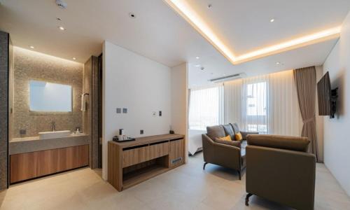 a bathroom with a couch and a sink at The hound hotel bandalseom2 in Ansan