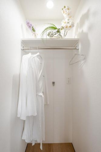 a shelf with white towels on a wall at Kamakura Private Pool & Sauna Villa - Casablanca Pool House in Kamakura