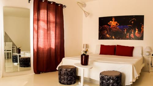 a bedroom with a bed and a red curtain at Kinbe Hotel Boutique in Playa del Carmen
