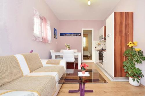 Apartment La-Le-100m from new beach