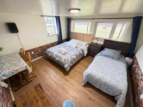 an overhead view of a bedroom with two beds at Homerhome in Homer