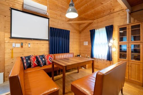 a room with a couch and a table and a screen at S-villa Nasu 12th in Nasu-yumoto
