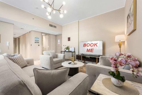 Free housekeeping visits during your stay - StayShort - Hidden Jewel 1 minute walk from Al Furjan Metro Sleeps 5