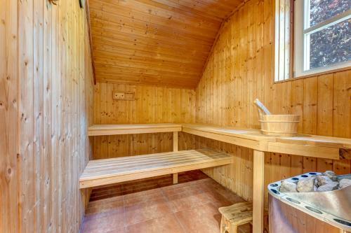 a wooden sauna with a bench and a window at Küstenhaus Koserow in Koserow