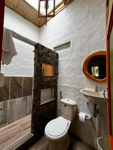 a bathroom with a toilet and a sink at Casa de La Abuela Irene in Calarcá