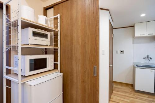Bridge Stay Tengachaya - Hotel Quality, Direct to Kansai Airport , 6-min Walk from Midosuji , Sakaisuji Lines , Sleeps 11 Guests