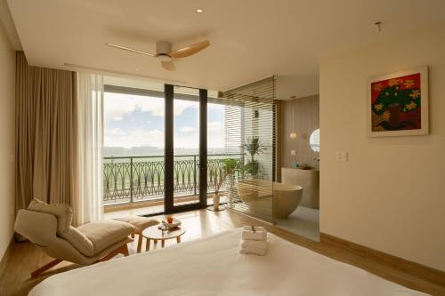 a bedroom with a bed and a view of a balcony at Elora House in Thôn Lại Thê