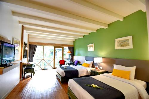 Ένα ή περισσότερα κρεβάτια σε δωμάτιο στο Natural Park Resort Pattaya