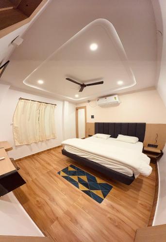 a bedroom with a bed and a ceiling at Hotel The Edge in Rewa