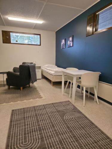 a room with a bed and a table and chairs at Kotoisa 2 in Seinäjoki