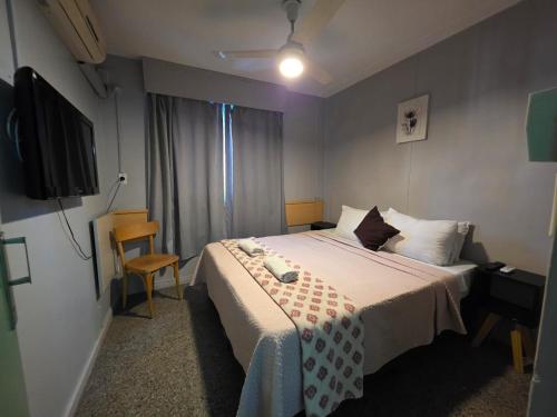 a hotel room with a bed and a television at Hotel JBJ in Mendoza