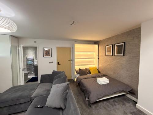 Luxury Rooms - Pick a Room - Free Parking & Kitchen Access, Near Etihad Stadium, The Coop Live & Piccadilly Station, Manchester photo 25