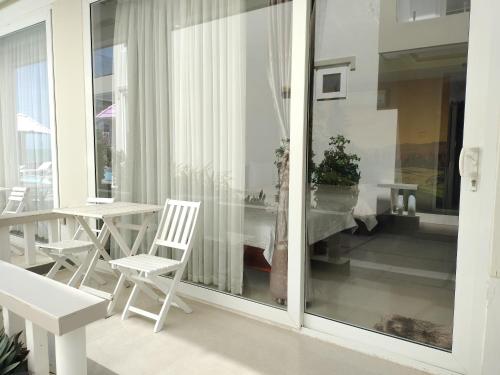 a balcony with a table and chairs and a sliding glass door at Hai Yen Family Hotel in Mui Ne