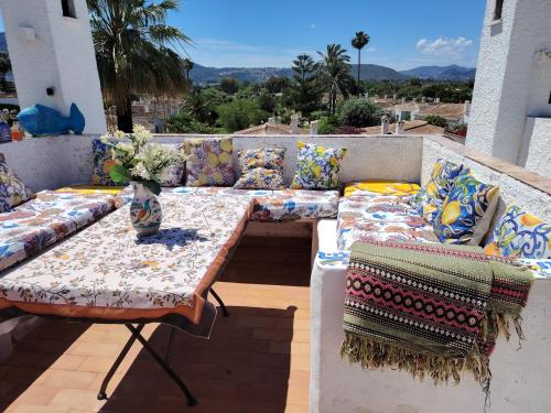 Stylish house with swimming pool,near beach & town, wifi