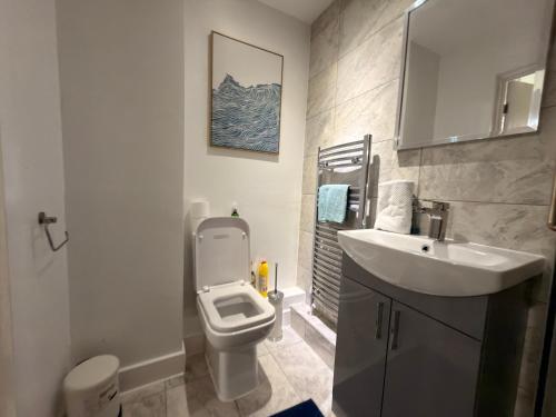 Luxury Rooms - Pick a Room - Free Parking & Kitchen Access, Near Etihad Stadium, The Coop Live & Piccadilly Station, Manchester photo 100