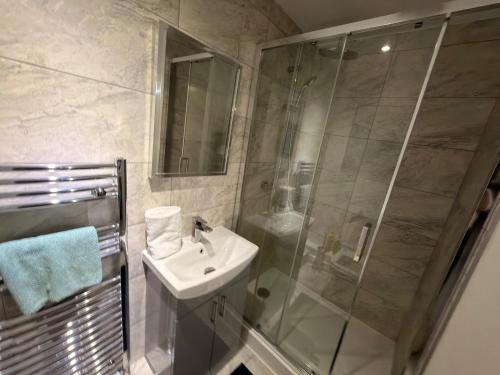 Luxury Rooms - Pick a Room - Free Parking & Kitchen Access, Near Etihad Stadium, The Coop Live & Piccadilly Station, Manchester photo 97