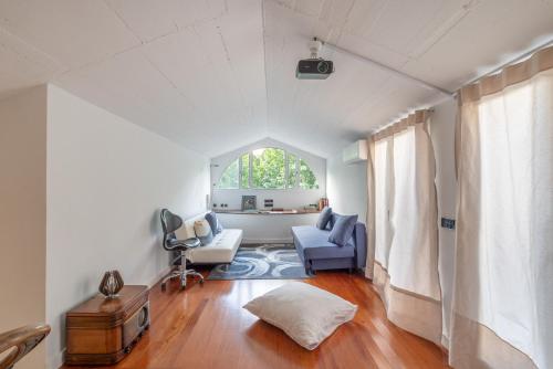 a living room with a couch and a chair at Villa Cela in El Masnou