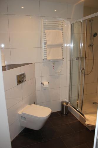 Bilik mandi di Hotel Restaurant Kromberg
