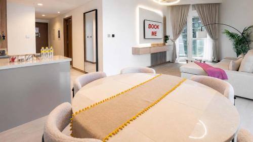 Free housekeeping visits during your stay - StayShort - Business Bay for 4 people with City Views