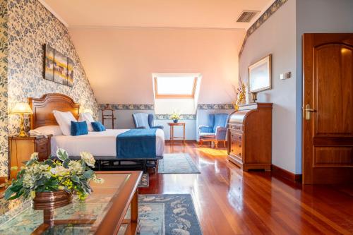 a hotel room with a bed and a table at Hotel Conde Ansúrez in Valladolid