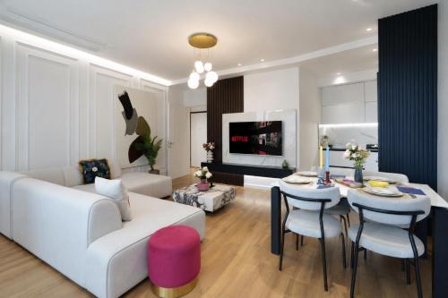 Luxury Lake View Apartment Private Jacuzzi
