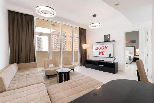 Free housekeeping visits during your stay - StayShort - 1 Bed in JVC Sleeps 4 with City Views