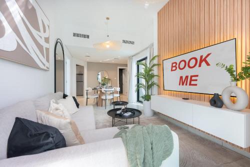 Free housekeeping visits during your stay - StayShort-Elegant 1 Bedroom City View Apartment Square Tower JVC