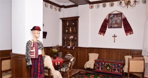a mannequin in a room with a cross on the wall at Casa Marta in Sîmbăta de Sus