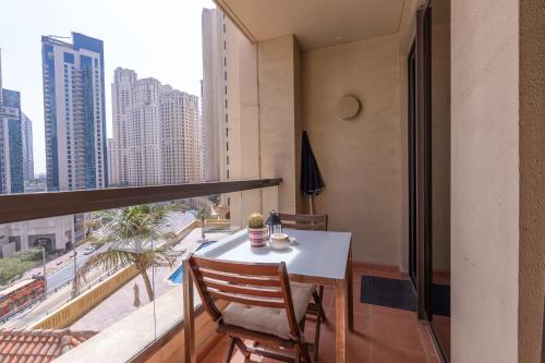 Free housekeeping visits during your stay - StayShort - Phenomenal 3BR Apartment in JBR - Sleeps 6