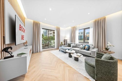 StayShort - 1BR Downtown with Burj Khalifa View Sleeps 4
